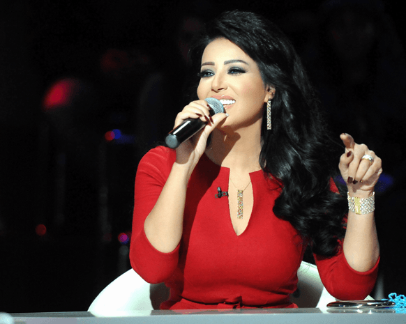 سمية الخشاب تغضب من مني عبدالوهاب بسبب شائعة زواجها